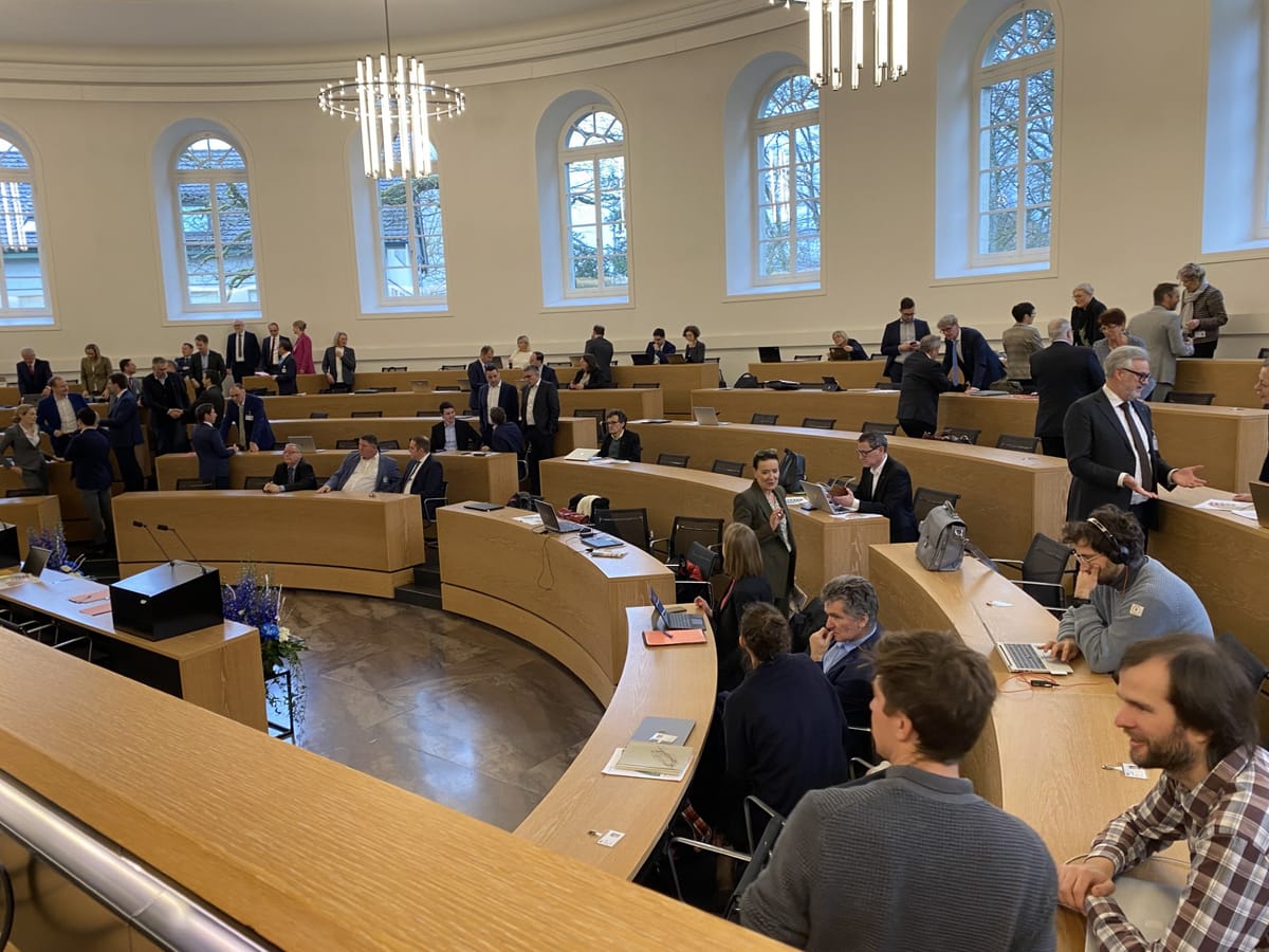 Standesinitiative für verstärkte Grenzkontrollen? Motion für neues AKW? Ständemehr für Bilaterale III? - Verfolgen Sie hier ab 10 Uhr die Entscheide des Grossen Rates