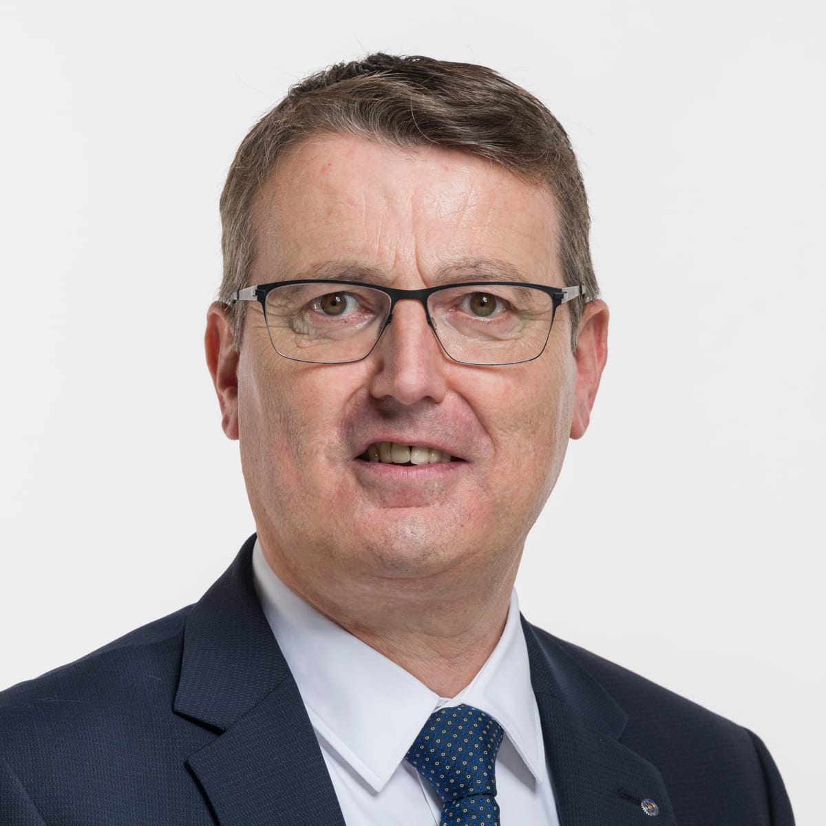 Thomas Burgherr stellt dem Bundesrat zur SBB-Beschaffung bei Siemens viele kritische Fragen