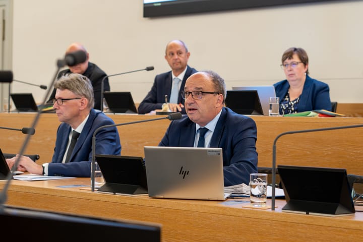 Budgetdebatte: Grosser Rat Aargau spart pauschal 17,5 Mio. Franken - jetzt Mittagspause bis 14 Uhr