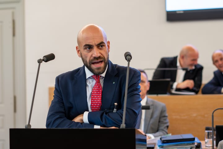 Grossräte Daniele Mezzi und Nicole Burger: Restaurants sollen Bargeld annehmen müssen