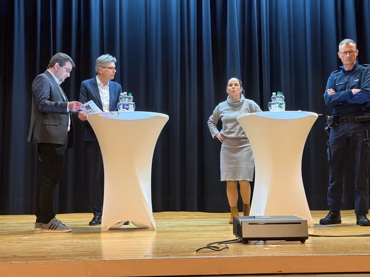 Cyber-Mobbing und Bedrohungen an der Schule:  was können Schulleitungen tun?