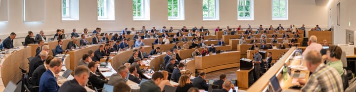 Sitzung des Grossen Rats beginnt - Heftiger Protest der Fraktionen zum nicht eingehaltenen Axpo-Lohndeckel