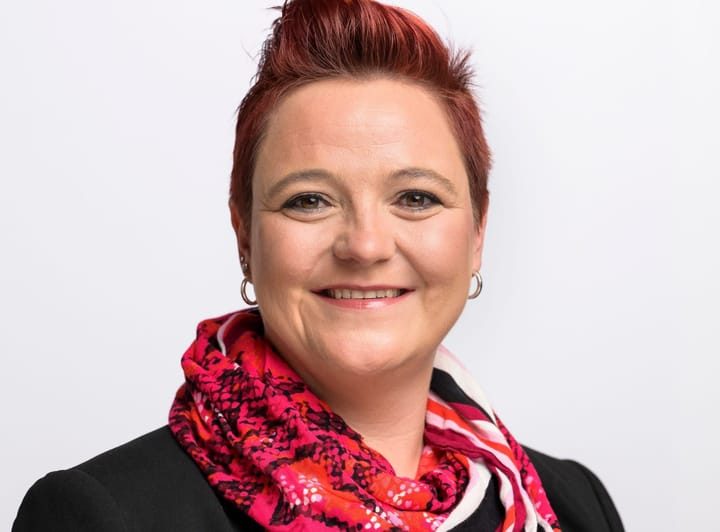 Stefanie Heimgartner stellt dringende Fragen zu Fahrzeugdiebstählen bei Autogaragen und mutmasslicher Rekrutierung Minderjähriger über soziale Medien