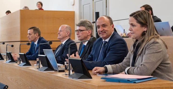 8. März: Regierungsrat empfiehlt 200-Franken-Initiative,Individualbesteuerung und Initiative "Arbeit muss sich lohnen" zur Ablehnung