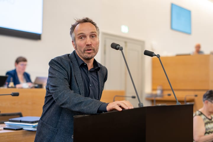 Sollen Hausarztpraxen Medikamente verkaufen dürfen? -das sagt der Regierungsrat dazu