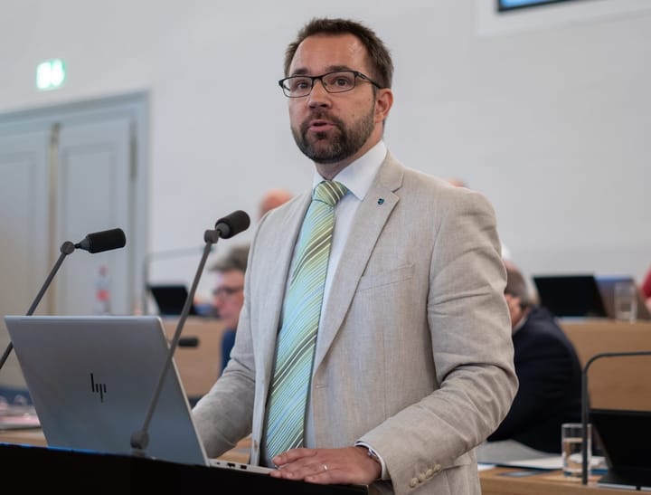 Finanzierung der Pflegeversorgung kantonalisieren? - Regierung will Anliegen prüfen