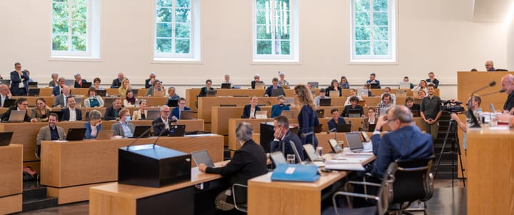 Grosser Rat: bekommt Aargau heute eine Staatsquoten- und Verwaltungsbremse sowie ein  Kunstverbot bei Tiefbauten? - verfolgen Sie hier die Debatte